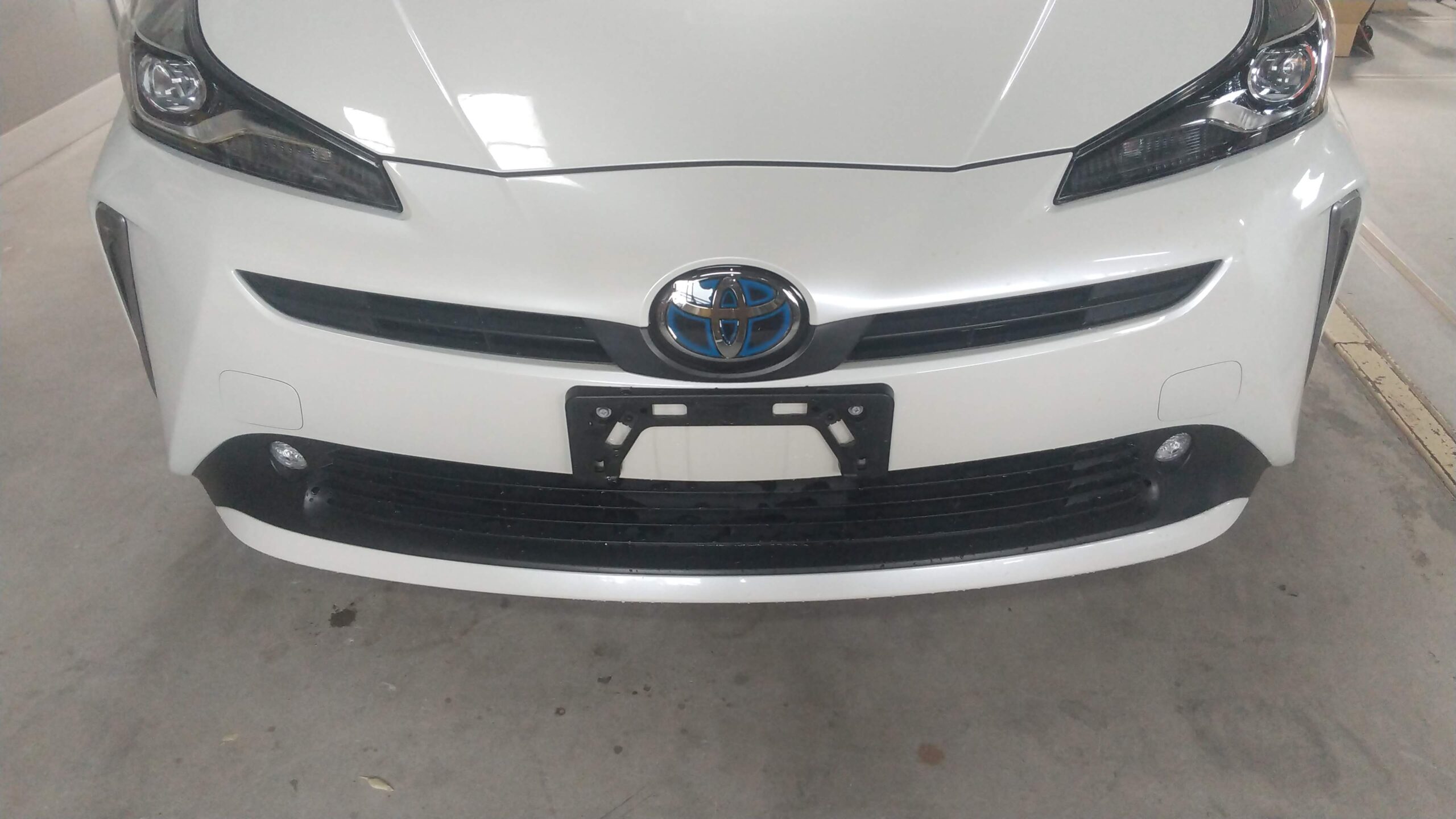 プリウスZVW51フロントバンパーの外し方・ばらし方法 | 車ばらし.com